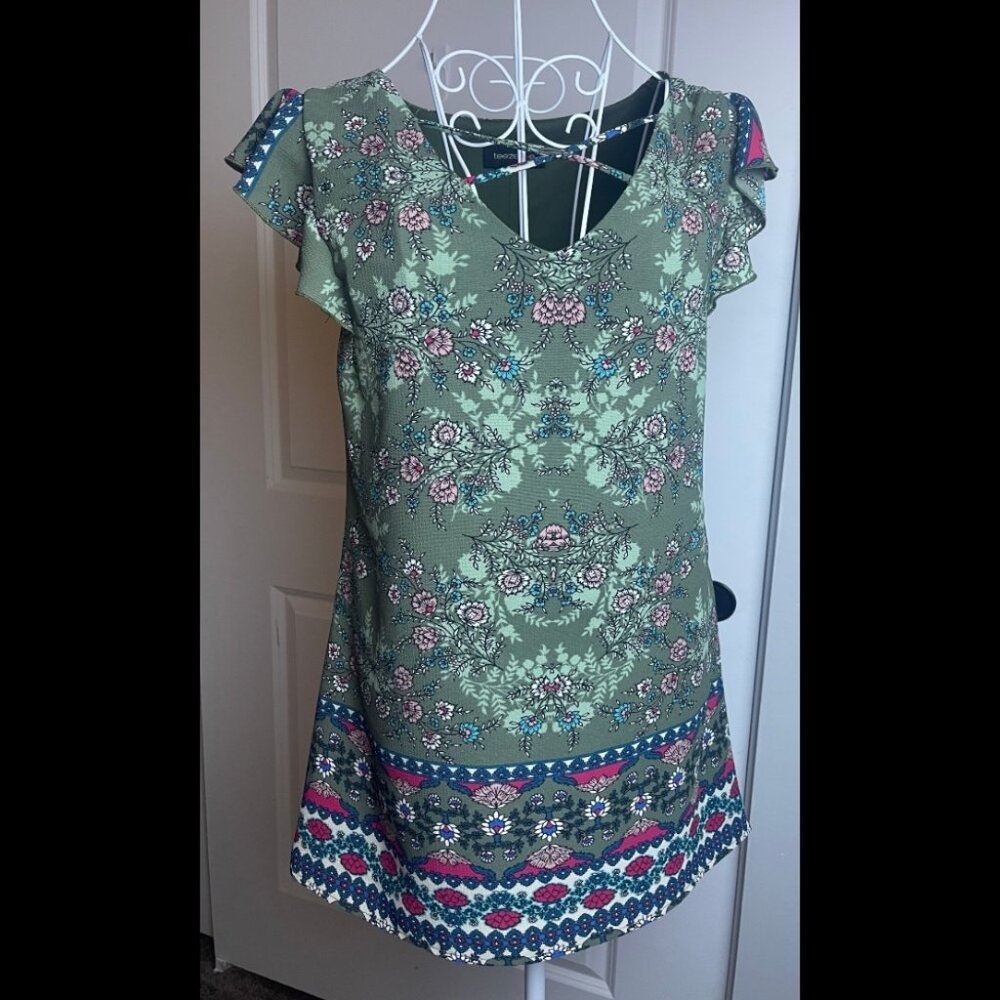 Teeze Me Green Floral Mini Dress | Short Sleeve | Size Medium